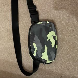 Camo lulu lemon Fanny pack